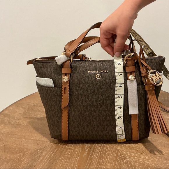 MICHAEL Michael Kors

Sullivan Small Convertible Top Zip Tote - Picture 9 of 9